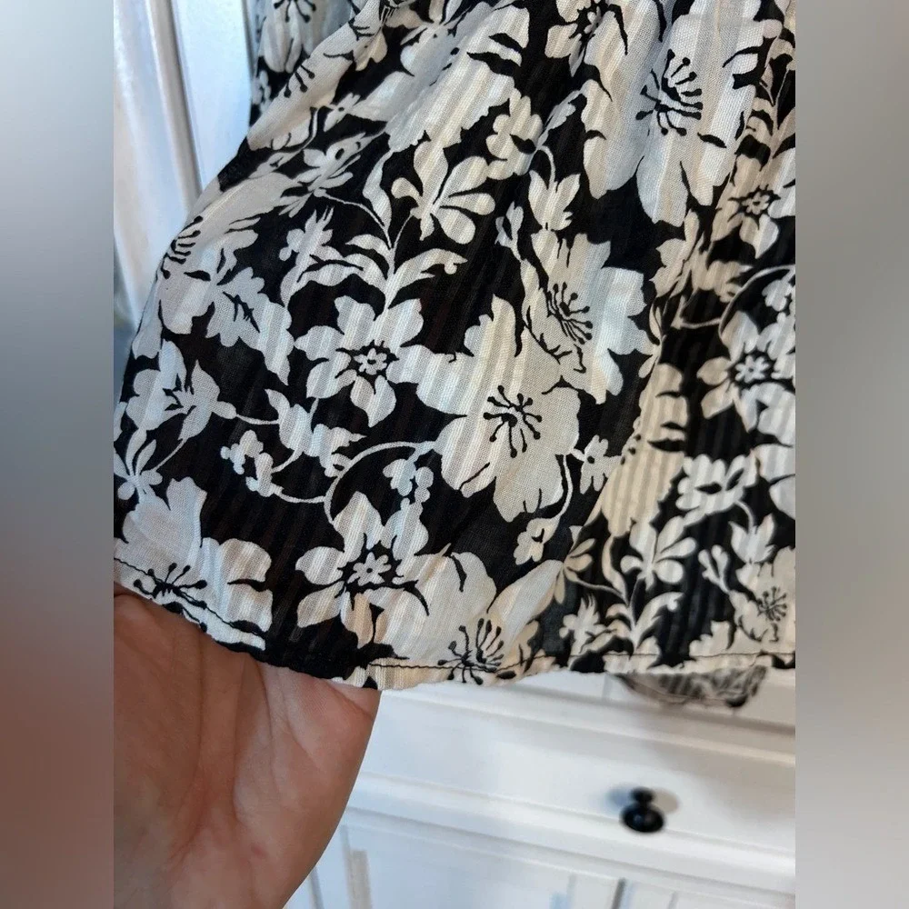LOFT Floral Puff‎ Sleeve Top Black White Smocked Back Square Neck Blouse Large